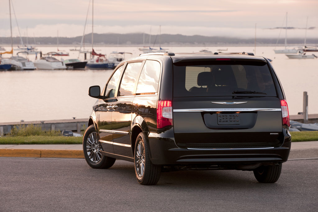 2011 Chrysler 200 and Town & Country prices - Auto Cars Benz